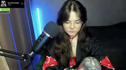 Snapshot of hell_hotline chatting on 09-18-25, 04:53 Red online show from 09-18-25, 04:53