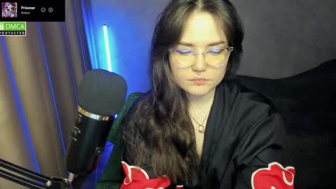 Snapshot of hell_hotline chatting on 09-21-25, 05:03 Red online show from 09-21-25, 05:03