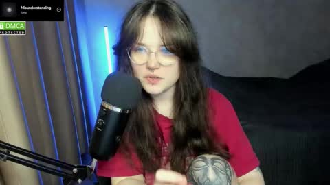 Snapshot of hell_hotline chatting on 09-25-25, 06:44 Red online show from 09-25-25, 06:44