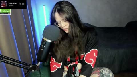 Snapshot of hell_hotline chatting on 09-26-25, 06:56 Red online show from 09-26-25, 06:56