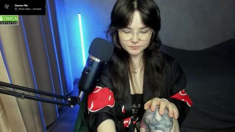 Snapshot of hell_hotline chatting on 10-02-25, 06:37 Red online show from 10-02-25, 06:37