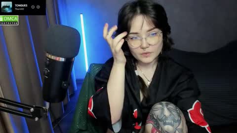 Snapshot of hell_hotline chatting on 10-03-25, 06:16 Red online show from 10-03-25, 06:16