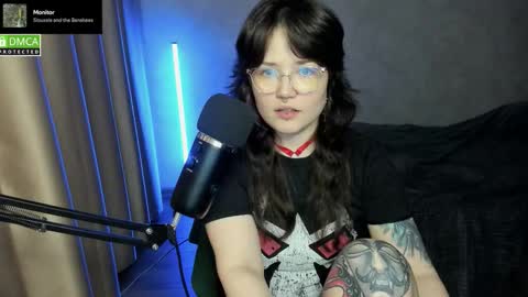 Snapshot of hell_hotline chatting on 10-06-25, 07:11 Red online show from 10-06-25, 07:11