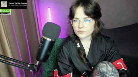 Snapshot of hell_hotline chatting on 10-14-25, 06:31 Red online show from 10-14-25, 06:31