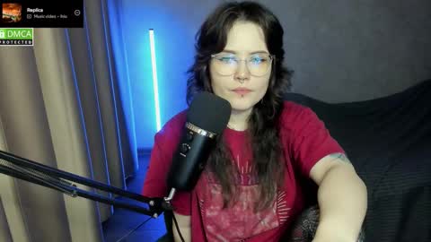 Snapshot of hell_hotline chatting on 10-17-25, 07:27 Red online show from 10-17-25, 07:27