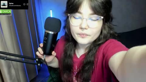 Snapshot of hell_hotline chatting on 10-23-25, 06:28 Red online show from 10-23-25, 06:28