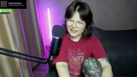 Snapshot of hell_hotline chatting on 10-25-25, 08:36 Red online show from 10-25-25, 08:36