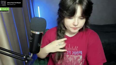 Snapshot of hell_hotline chatting on 11-09-25, 06:39 Red online show from 11-09-25, 06:39