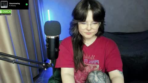 Snapshot of hell_hotline chatting on 11-11-25, 06:41 Red online show from 11-11-25, 06:41