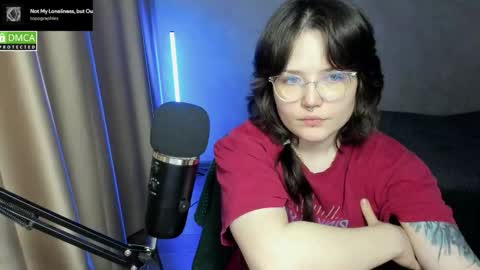 Snapshot of hell_hotline chatting on 11-13-25, 04:39 Red online show from 11-13-25, 04:39