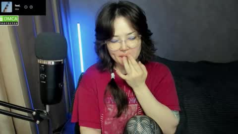 Snapshot of hell_hotline chatting on 11-16-25, 06:13 Red online show from 11-16-25, 06:13