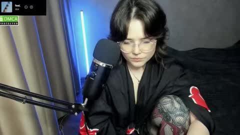 Snapshot of hell_hotline chatting on 11-24-25, 07:02 Red online show from 11-24-25, 07:02