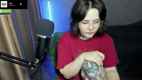 Snapshot of hell_hotline chatting on 12-05-25, 08:38 Red online show from 12-05-25, 08:38