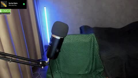 Snapshot of hell_hotline chatting on 12-18-25, 06:58 Red online show from 12-18-25, 06:58