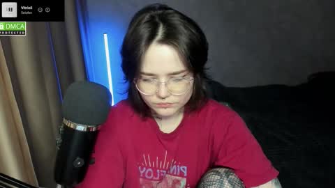 Snapshot of hell_hotline chatting on 01-14-26, 06:46 Red online show from 01-14-26, 06:46