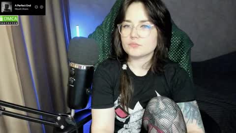 Snapshot of hell_hotline chatting on 01-31-26, 08:51 Red online show from 01-31-26, 08:51