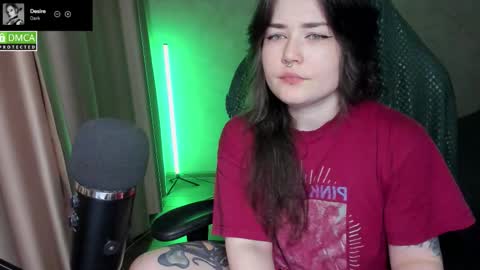 Snapshot of hell_hotline chatting on 02-17-26, 06:47 Red online show from 02-17-26, 06:47