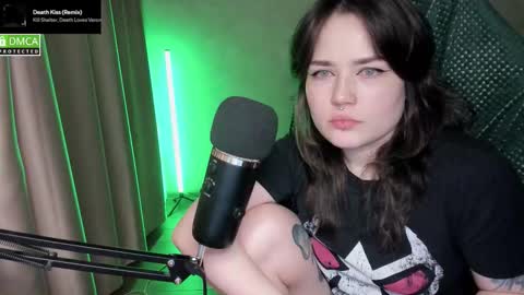 Snapshot of hell_hotline chatting on 03-04-26, 08:59 Red online show from 03-04-26, 08:59