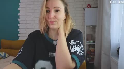 Snapshot of hell_l0ve chatting on 05-06-26, 01:25 Anastasiia online show from 05-06-26, 01:25