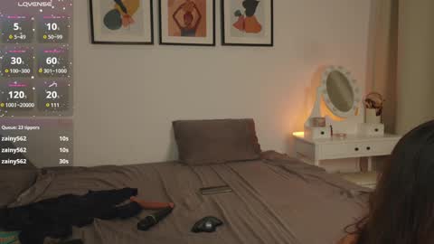 Lorette Lory online show from 02-22-25, 08:53