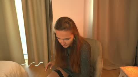 Lorette Lory online show from 10-19-25, 01:23