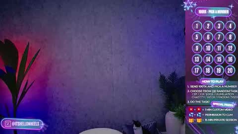 Snapshot of hell_on_heels_ chatting on 09-18-25, 01:18 - show loyalty and subscribe - online show from 09-18-25, 01:18