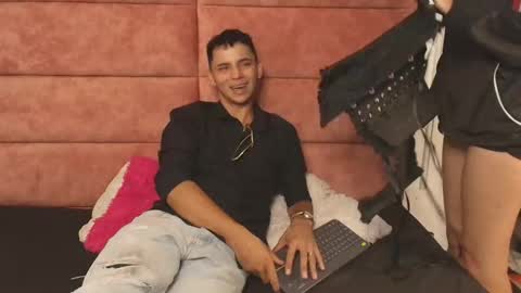 Snapshot of hellanddante_ chatting on 10-15-25, 09:26 H E L L AND D A N T E online show from 10-15-25, 09:26