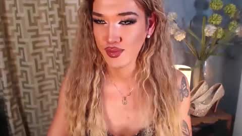 Snapshot of hellatarahathor chatting on 01-15-26, 03:38 hellatarahathor online show from 01-15-26, 03:38