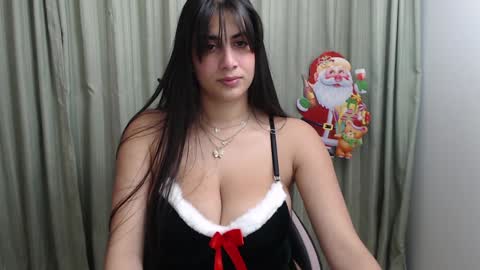 Snapshot of hellen_garcia chatting on 12-23-24, 09:29 Hellen online show from 12-23-24, 09:29