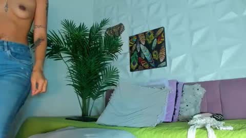 hellen     online show from 11-24-25, 07:46