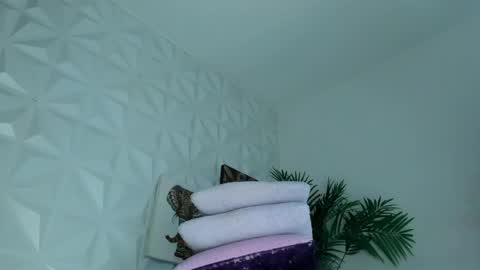 Snapshot of hellen_sky_ chatting on 05-27-26, 05:54 hellen online show from 05-27-26, 05:54