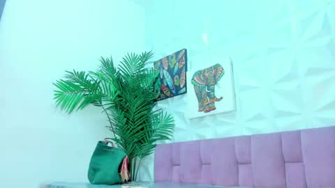 Snapshot of hellen_sky_ chatting on 06-15-26, 04:31 hellen online show from 06-15-26, 04:31