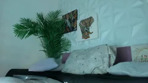 hellen     online show from 06-22-26, 07:00
