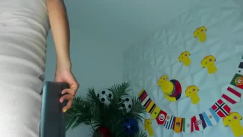 hellen     online show from 06-24-26, 06:29
