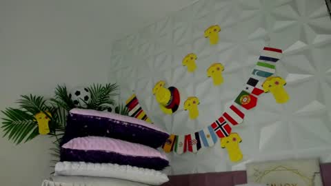 hellen     online show from 07-20-26, 02:41