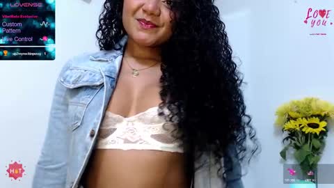 Snapshot of hello_candy chatting on 02-14-25, 11:31 Candy online show from 02-14-25, 11:31
