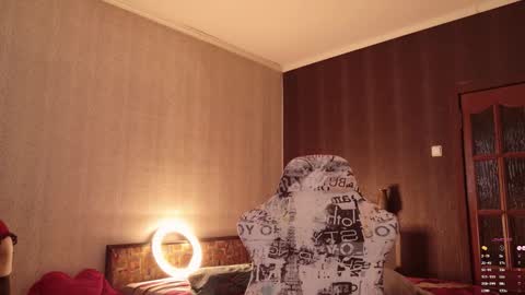 Alisia  Monday to Friday from 10 am to 4 pm GMT 2 online show from 03-06-26, 08:33