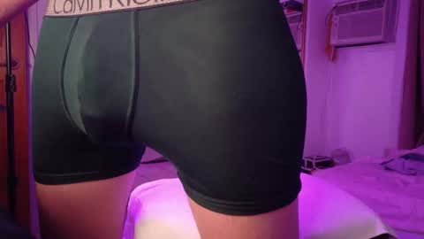 Snapshot of helloimleo123 chatting on 03-24-26, 05:23 HeyImLeo online show from 03-24-26, 05:23