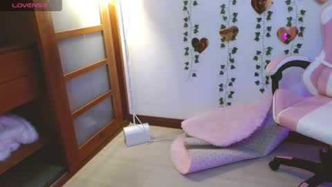 Snapshot of hellokitty_valery1 chatting on 05-20-26, 01:34 hellokitty_valery1 online show from 05-20-26, 01:34