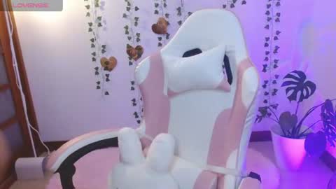Snapshot of hellokitty_valery1 chatting on 06-13-26, 03:37 hellokitty_valery1 online show from 06-13-26, 03:37