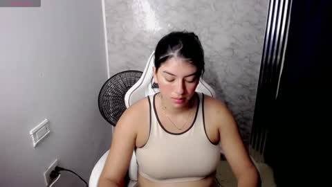 helloo_kityy25 online show from 01-10-26, 11:42