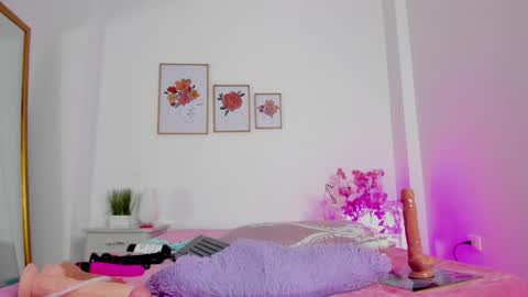 Hellzel online show from 11-24-25, 07:24