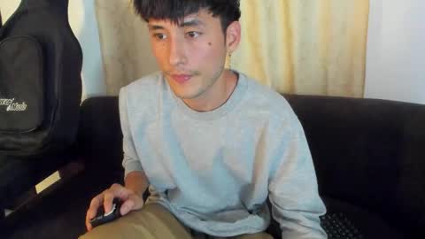 Snapshot of henrik_senn chatting on 10-12-25, 12:31 henrik_senn online show from 10-12-25, 12:31