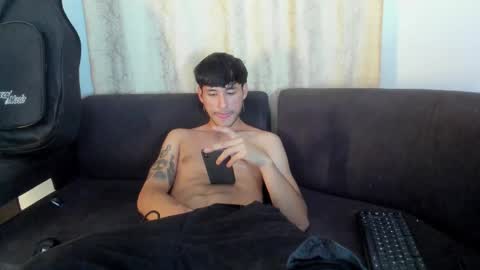 Snapshot of henrik_senn chatting on 10-15-25, 10:21 henrik_senn online show from 10-15-25, 10:21