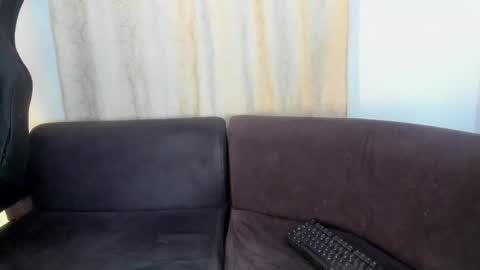 Snapshot of henrik_senn chatting on 10-17-25, 02:48 henrik_senn online show from 10-17-25, 02:48