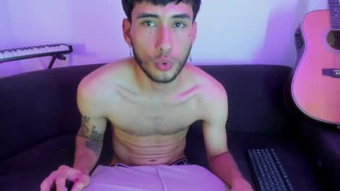 Snapshot of henrik_senn chatting on 11-11-25, 12:21 henrik_senn online show from 11-11-25, 12:21