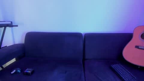 Snapshot of henrik_senn chatting on 11-24-25, 01:27 henrik_senn online show from 11-24-25, 01:27