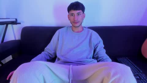 Snapshot of henrik_senn chatting on 01-11-26, 11:15 henrik_senn online show from 01-11-26, 11:15