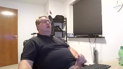 henrikrp1971 online show from 10-03-25, 10:07