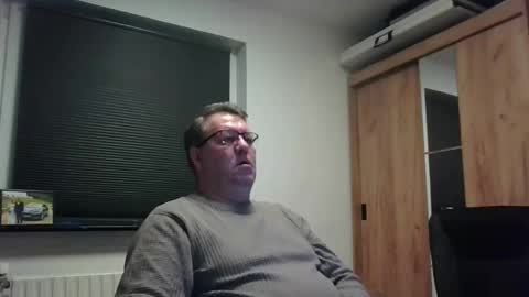 henrikrp1971 online show from 02-10-26, 05:28